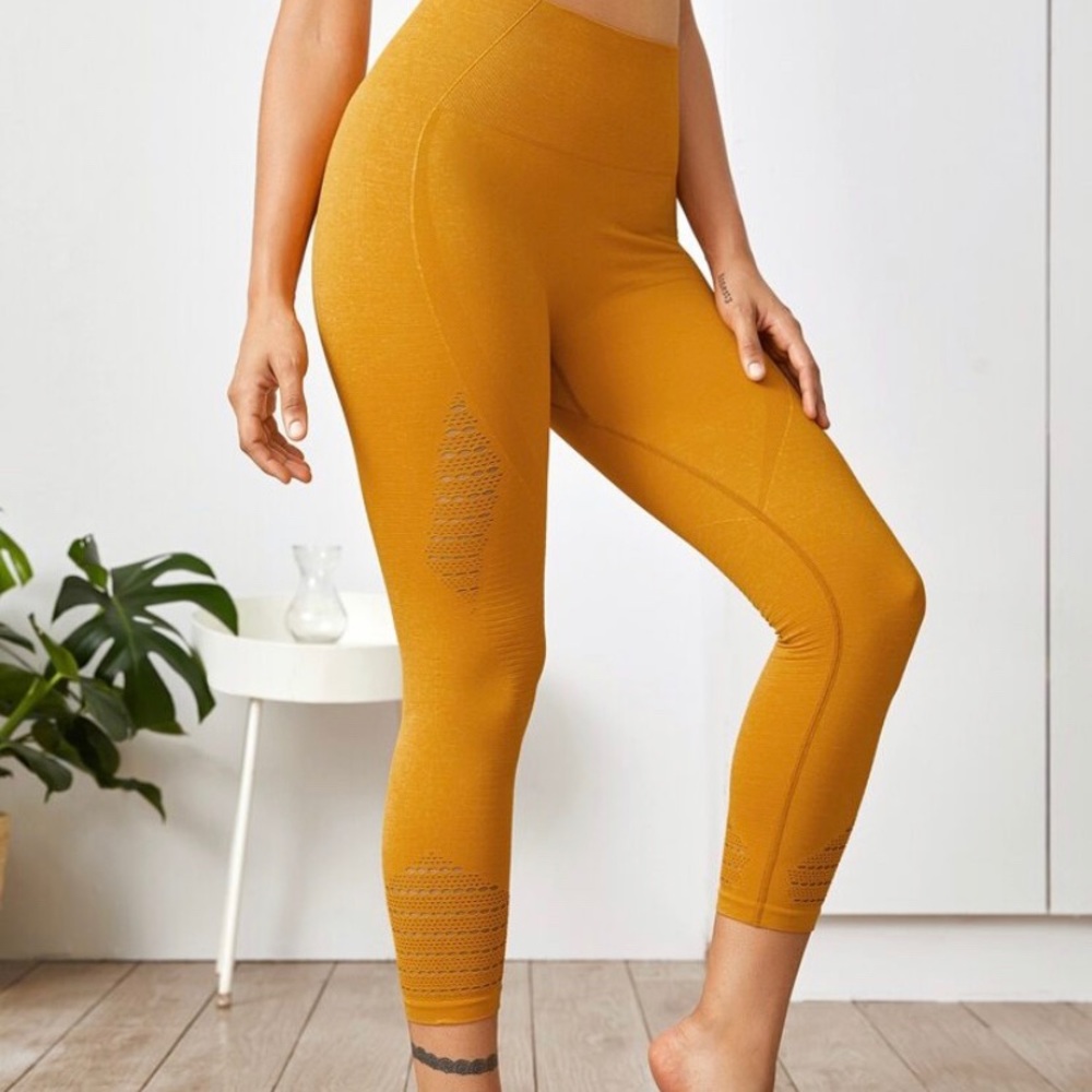 Yellow hallowed our yoga pant NWT